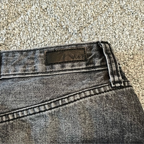 Abercrombie & Fitch Skirt Womens Size 26 Black Embroidered Floral Denim Jean - Picture 7 of 9